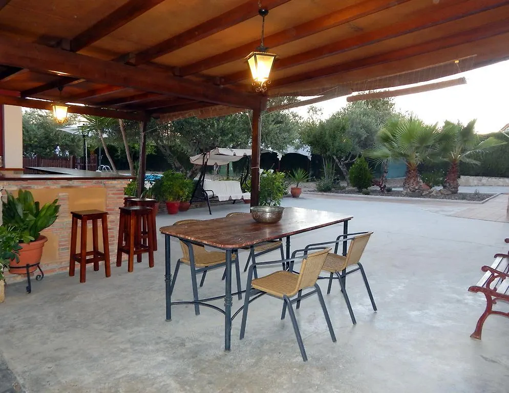Villa Maria - Pista De Padel Y Piscina Baena